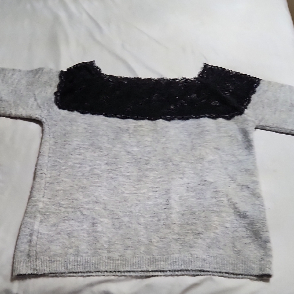 Chic Off-the-Shoulder Gray Sweater with Black Lace - Picture 8 of 8
